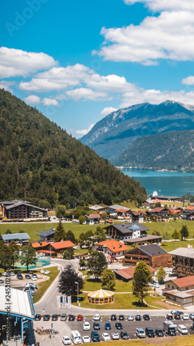 Fototapeta Naklejka Na Ścianę i Meble -  Smartphone HD wallpaper of beautiful alpine view at the Achensee - Pertisau - Tyrol - Austria