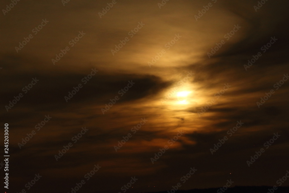 Nachtaufnahme Düster Mond