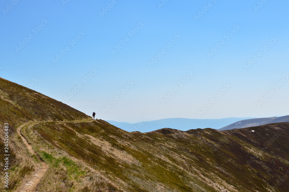 Path in mountains