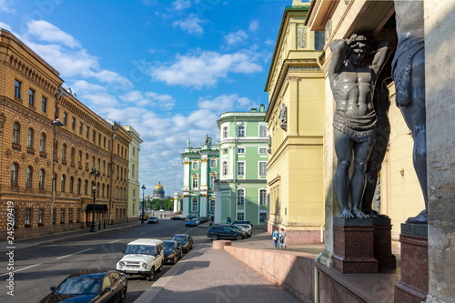 Foto Portico of New Hermitage building with Atlantes and St