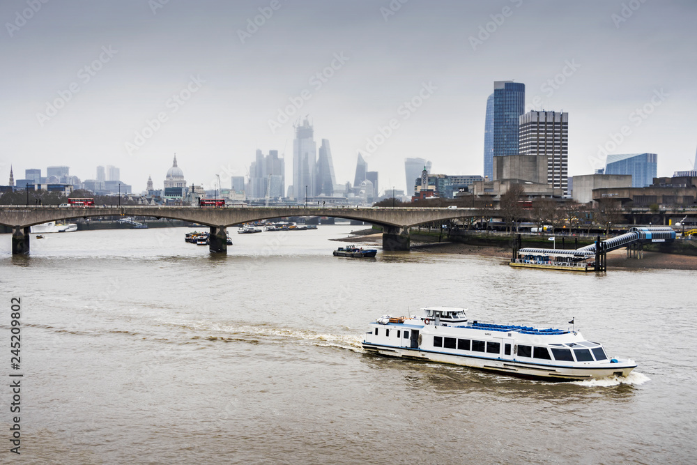 Obraz premium Bridge with office buildings