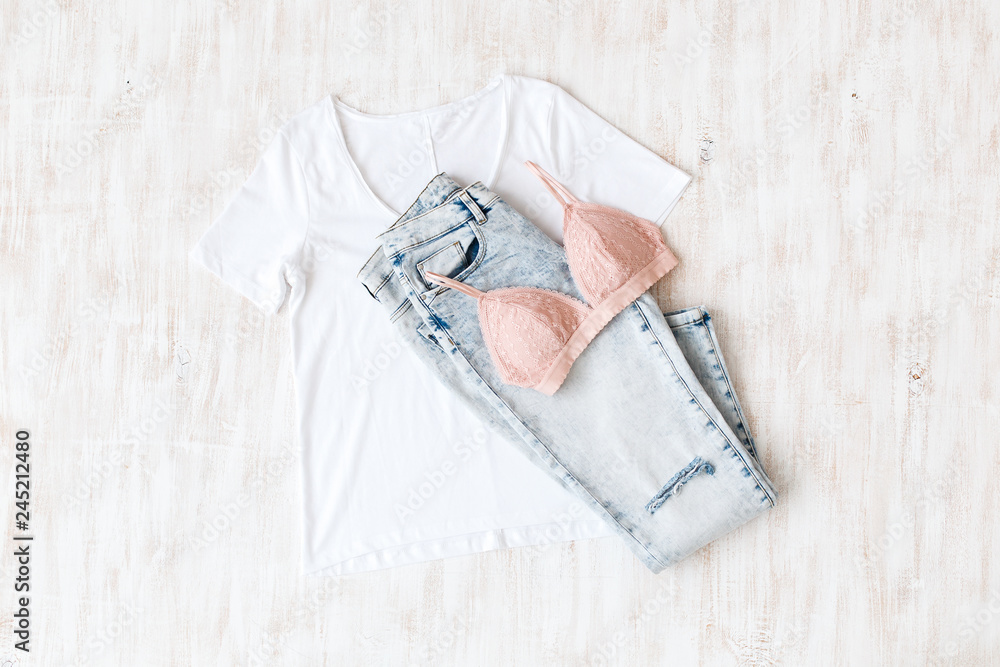 White t shirt and ripped jeans outfit cheap