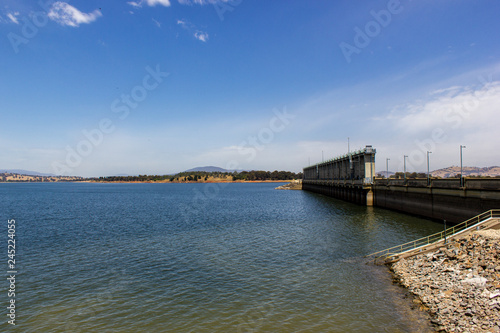 View of Hume Weir on Lake Hume at the Start of the Murray River, Albury, Australia © Martin