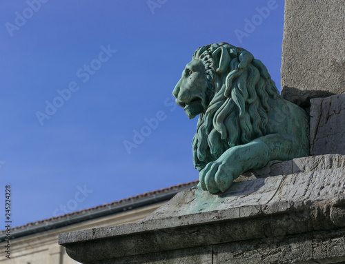 Löwe auf dem Obelisk, Place de la Republique, Arles, Frankreich