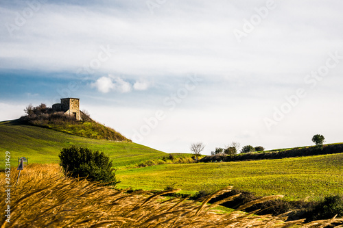 farmhouse in tuscany