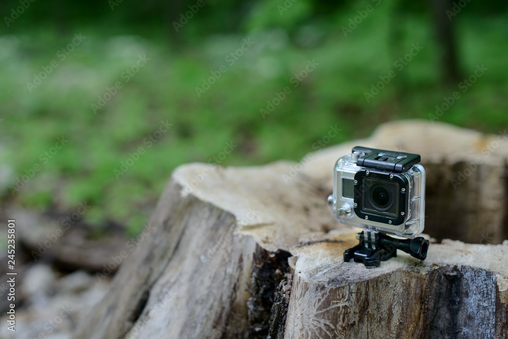 Obraz premium action camera go pro in the forest