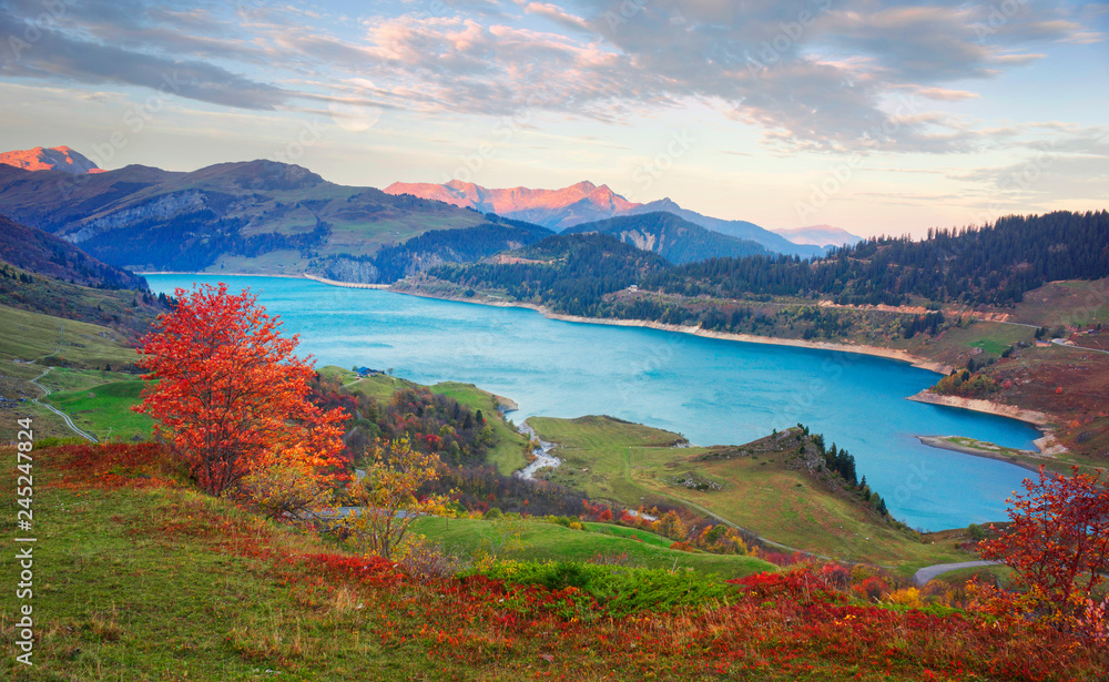 Fototapeta premium mountains and lake Roselend with a dike