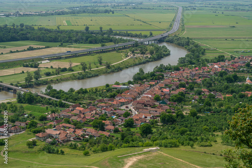 Tapet Aerial view of Uroi town near Mures river