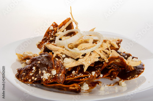 Fotografie chilaquiles con pollo y mole