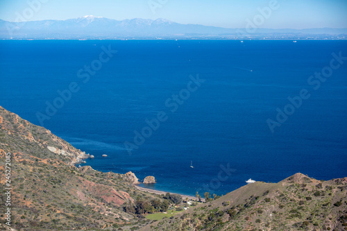 Fototapeta Naklejka Na Ścianę i Meble -  Los Angeles and small campsite as seen from Catalina Island.