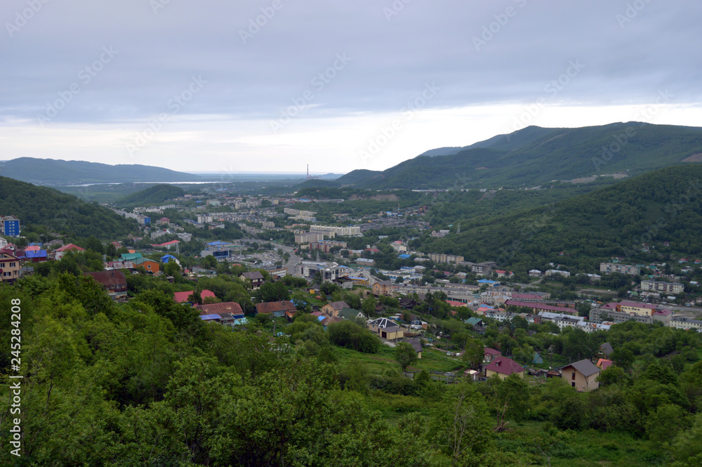 вид на город Петропавлоск-Камчатский с горы Мишенная