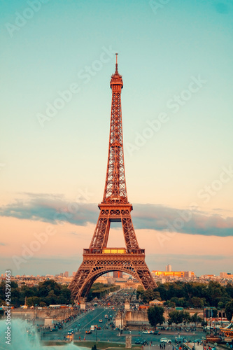 eiffel tower in paris © HYVID