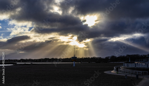 Sonne und Wolken am Strand © blende11.photo