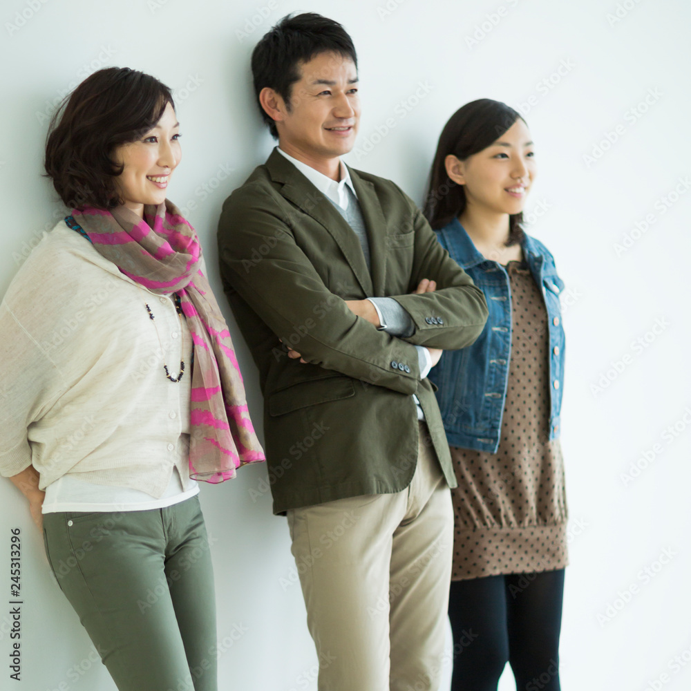 日本人3人家族stock Photo Adobe Stock 日本人3人家族stock Photo Adobe Stock