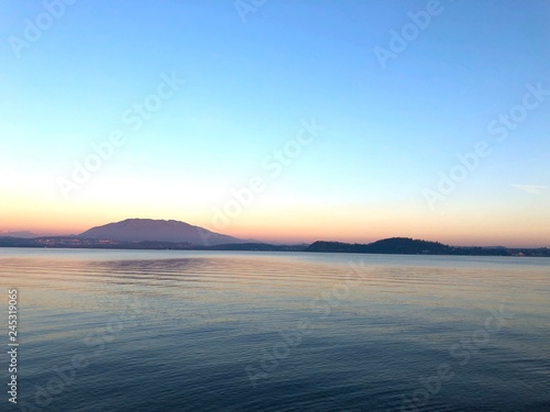 Vista del Lago Maggiore in un tramonto di dicembre  Lesa  Piemonte  Italia