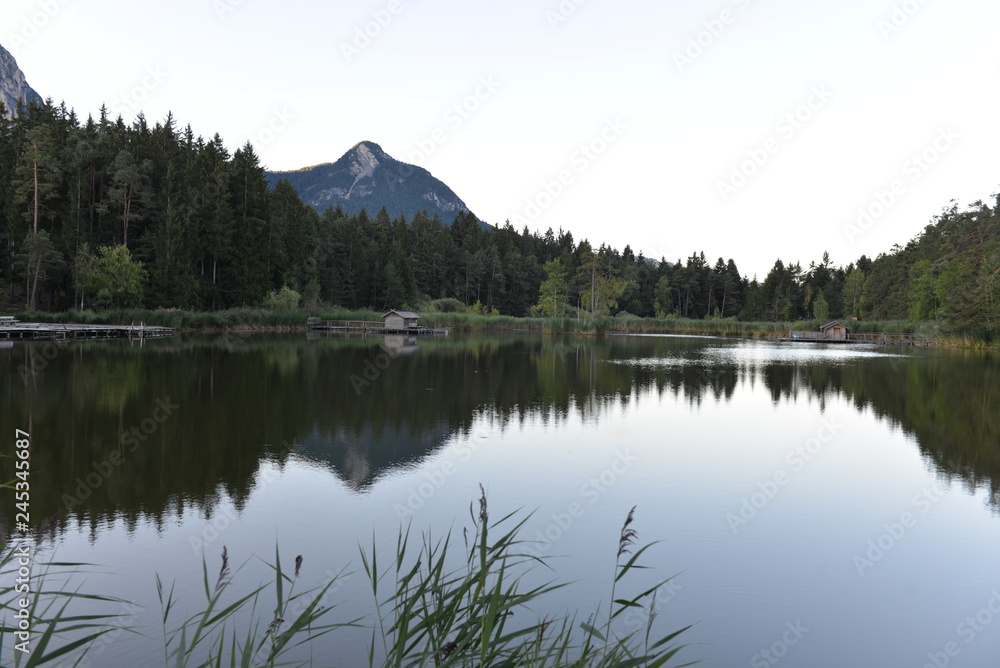 Un lago alpino