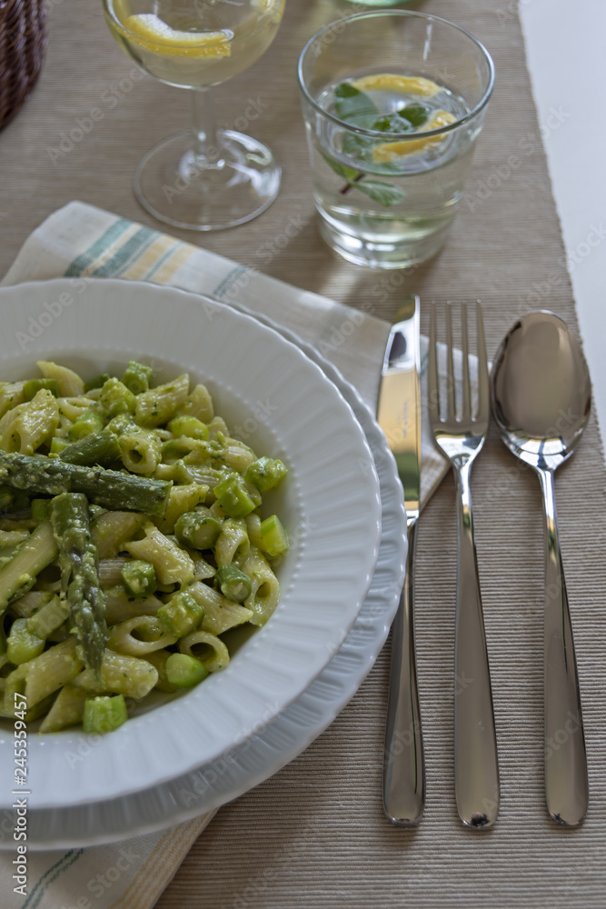 piatto pasta corta con crema di asparagi e asparagi piatto pasta corta con crema di asparagi e asparagi