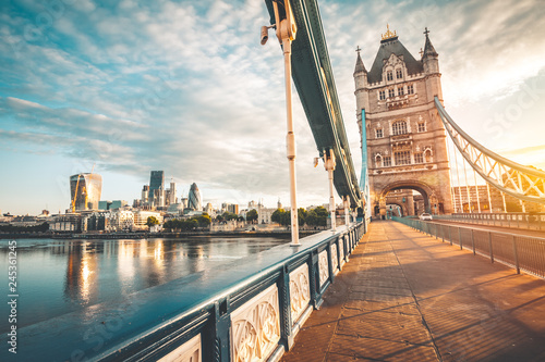 Canvas Print Spectacular Tower Bridge in London at sunset