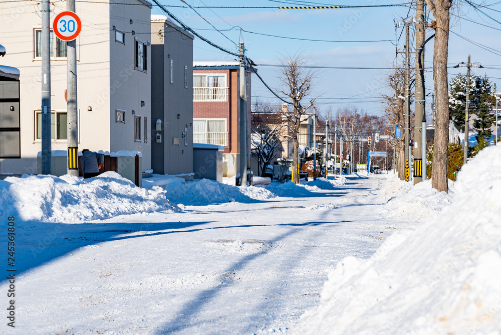 冬の市街地 / 雪が降り積もった北海道の住宅街