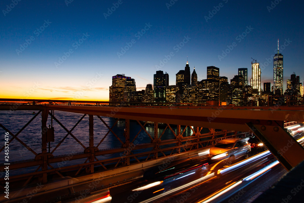 Fototapeta premium Busy traffic in New York City, Manhattan, Brooklyn Bridge