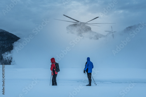 Bundeswehrhubschrauber bei der Landung im Schnee