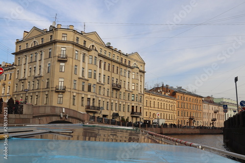 Питербург Дворцы. каналы и мосты