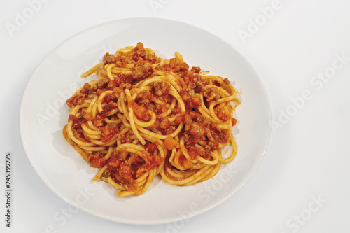 spagetti al ragu di carne e pomodoro