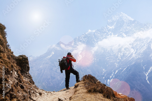 Fényképezés Mountaineer photographing a beauty of a nature at Himalayas mountain