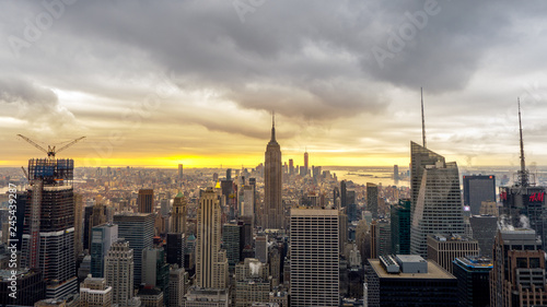 Grattacieli di New York con Empire State Building al tramonto © Marco Bonomo