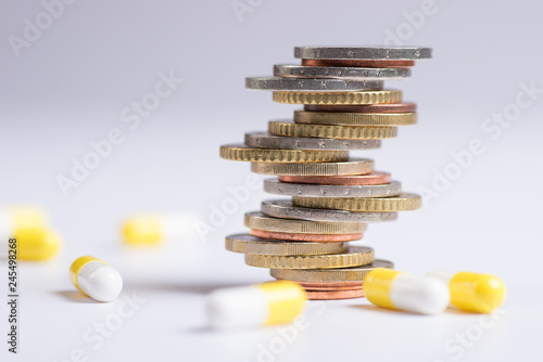 Coins are placed among themselves in different positions next to the pills