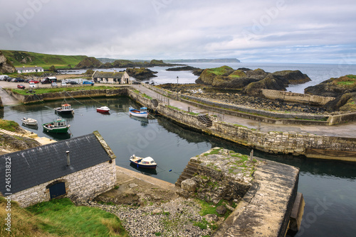 Φωτογραφία Ballintoy harbor in Northern Ireland