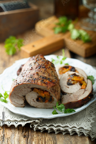 Turkey roll with apricots