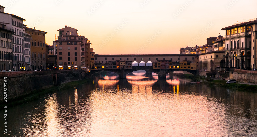 이탈리아 여행, 피렌체 야경이 아름다운 미켈란첼로 광장ㅂ 방향에서 바라 본 황혼 무렵의 베키오다리 