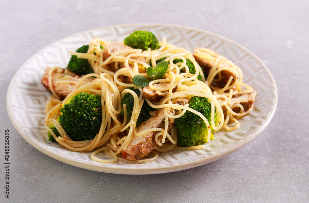 Broccoli and chicken breast spaghetti