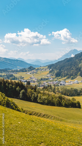 Smartphone HD wallpaper of alpine view at the Buchensteinwand