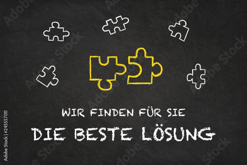 "Wir finden für sie die beste Lösung" Puzzle mit Kreidetafel Hintergrund