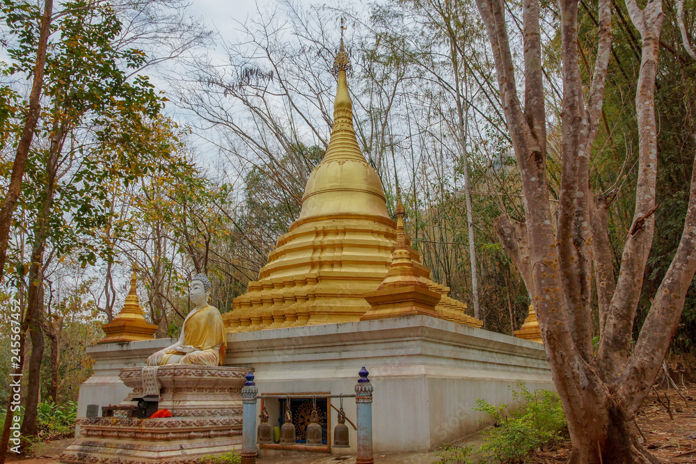 Fototapeta premium Village on the river Kwai in Thailand