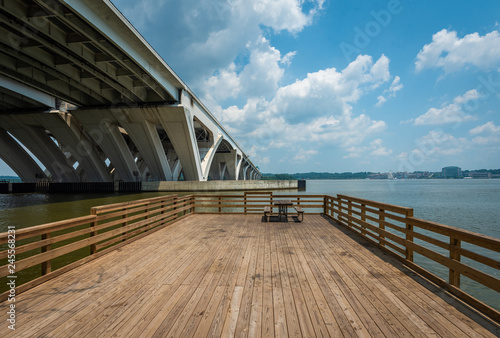 Pier and the Woodrow Wilson Bridge, at Jones Point Park, in Alexandria, Virginia © jonbilous