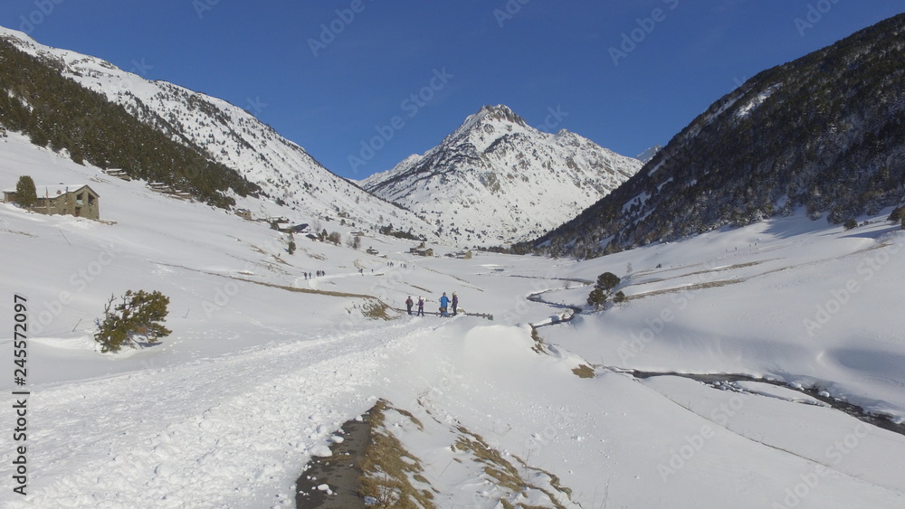 VISTA PANORAMICA VALL INCLES ANDORRA NEVADO