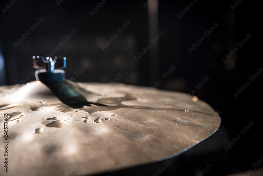 Obraz premium Closeup on musical drums plates