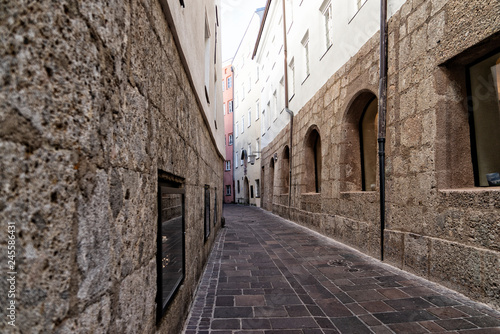 Stadtpanorama. Architektur. Sehenw  rdigkeiten.   stereich. Salzburg. Altstadt.