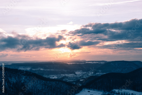 Winterlicher Sonnenuntergang auf der Schwäbischen Alb