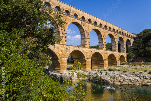 Canoë sous le Pont du Gard