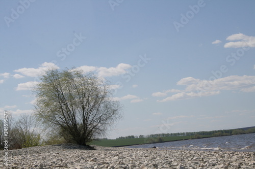 Берег Волги, Актуши