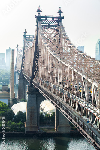 Billede på lærred View of Ed Koch Queensboro Bridge that connects Manhattan with Queens on East Ri