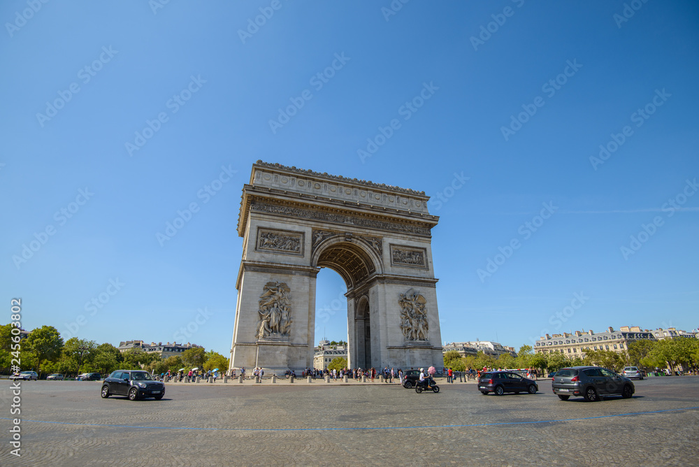 Fototapeta premium PARIS, FRANCE - JULY 14 2018: The Arc de Triomphe de l'Etoile in Paris in a summer day