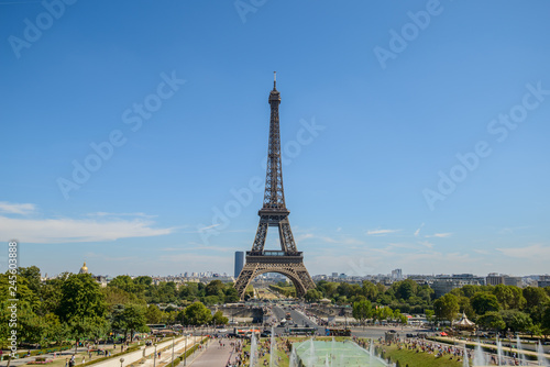 10/08/2018 Eiffel Tower, Paris. Panoramic View over the Tour Eiffel from Trocadero square (Place du Trocadero) full of people. Paris, France © Denis Zaporozhtsev