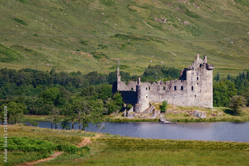 Kilchurn castle is located on the northern tip of Loch Awe, built in 1440 in one of the most beautiful frames of the Highlands, Scotland Kilchurn castle is located on the northern tip of Loch Awe, built in 1440 in one of the most beautiful frames of the Highlands, Scotland