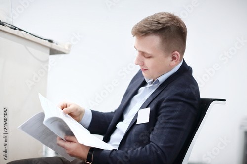 businessman is preparing to report to the business conference.