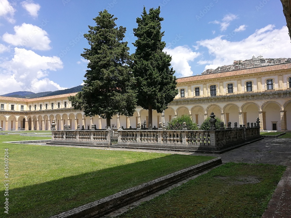 Obraz premium Certosa di Padula - Cimitero nuovo al Chiostro Grande